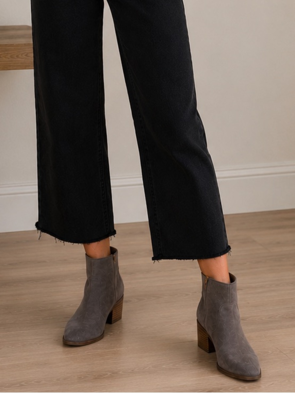 Lucky Brand Grey Western Boho Suede Ankle Booties Size 8.5M